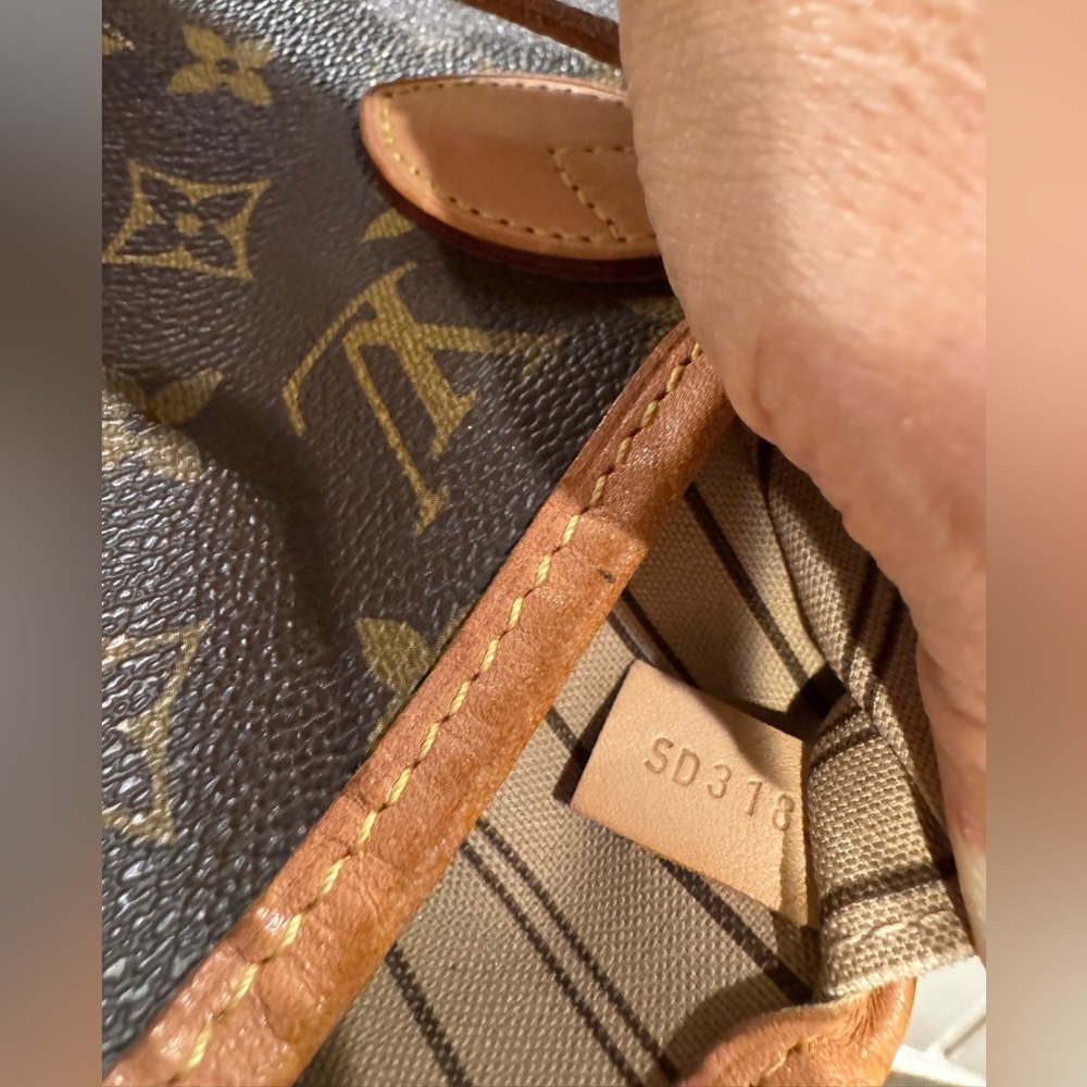 Louis Vuitton Neverfull MM Monogram - Picture 14 of 17
